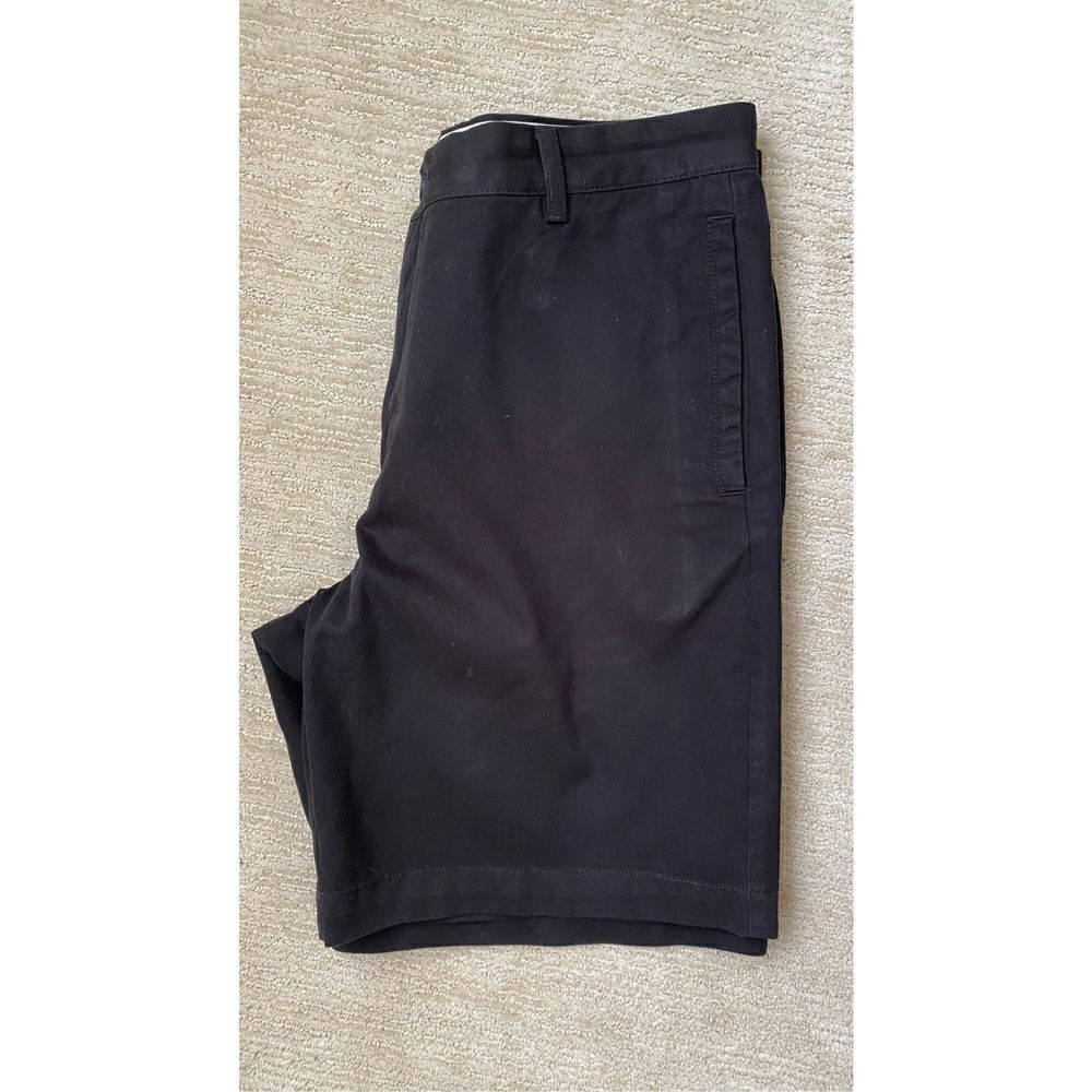 Mens IZOD Black Shorts, Size 34